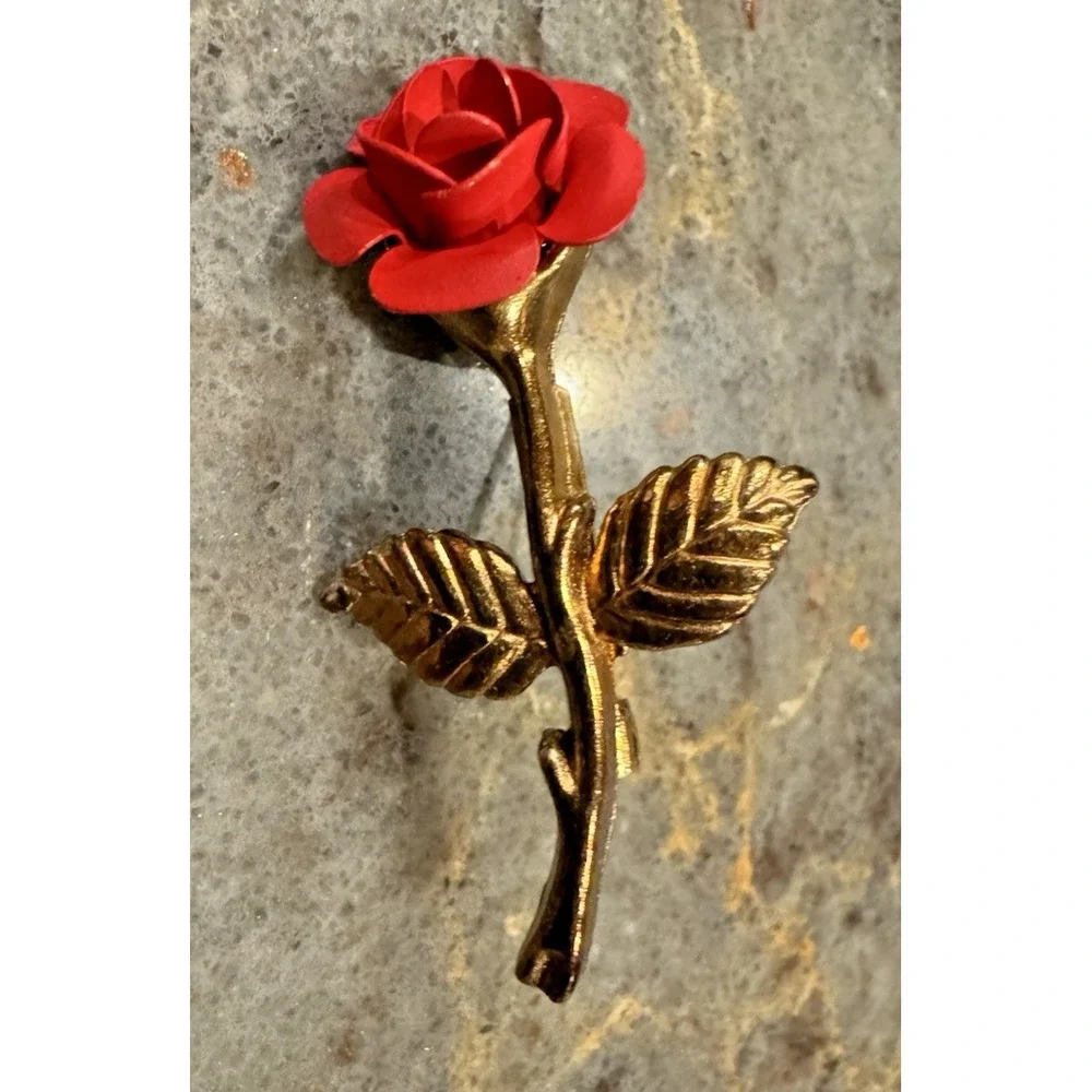 Vintage Red Rose Flower Brooch Gold Tone Stem Leaf Pin Romantic Floral Jewelry‎